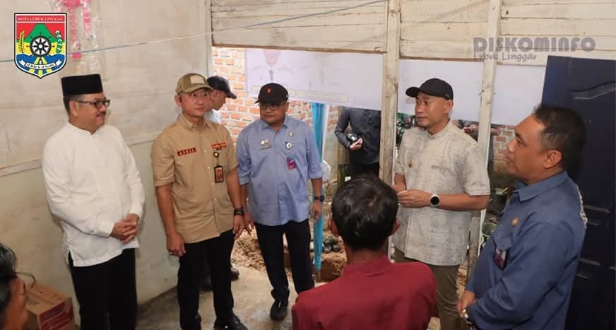 Wali Kota Rachmat Hidayat Letakkan Batu Pertama Pembangunan RTLH Jadi Layak Huni